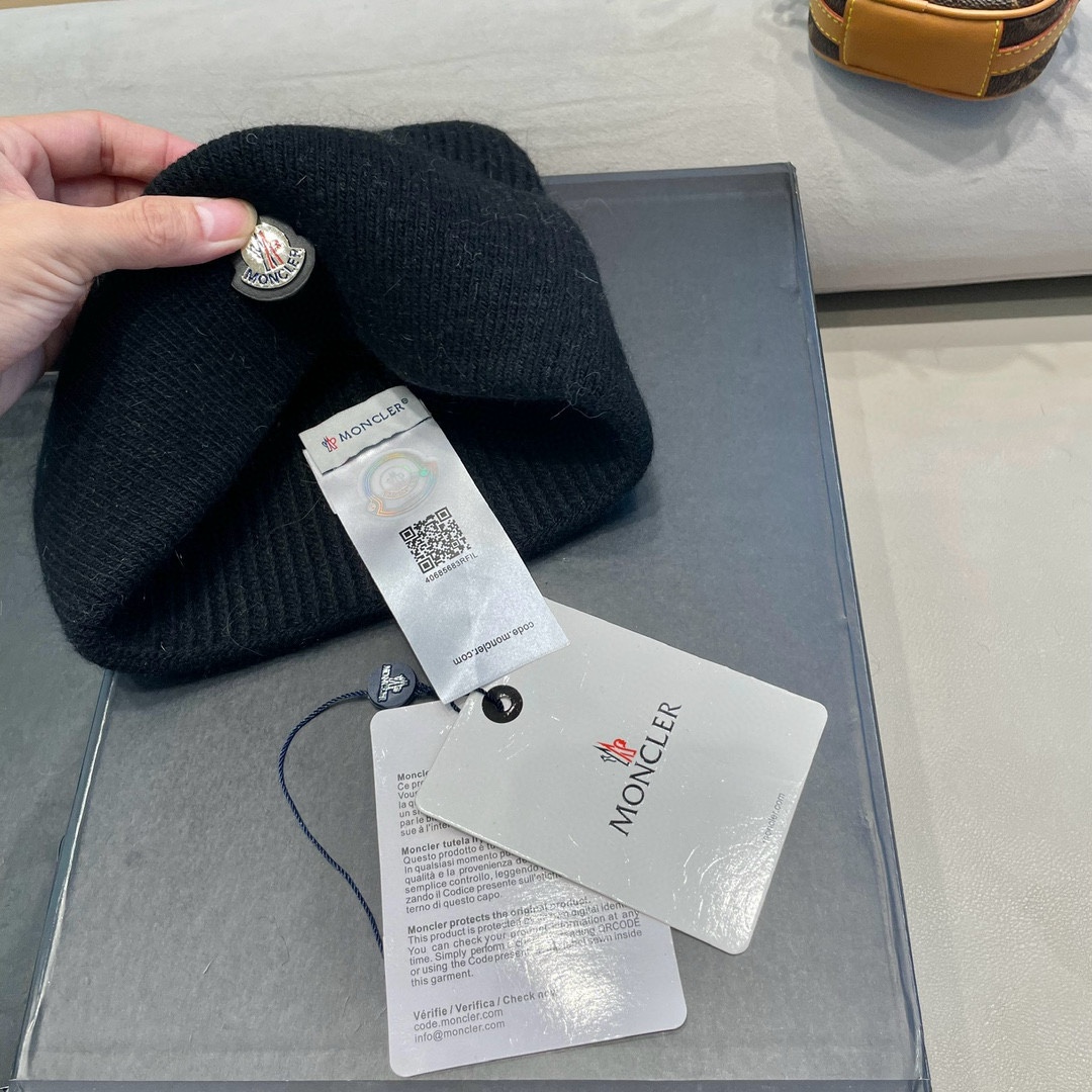  蒙口Moncler盟可睐💥官网经典针织帽，原单复刻.非常柔软亲肤，弹性很好💓有质感又非常百搭的款式~保