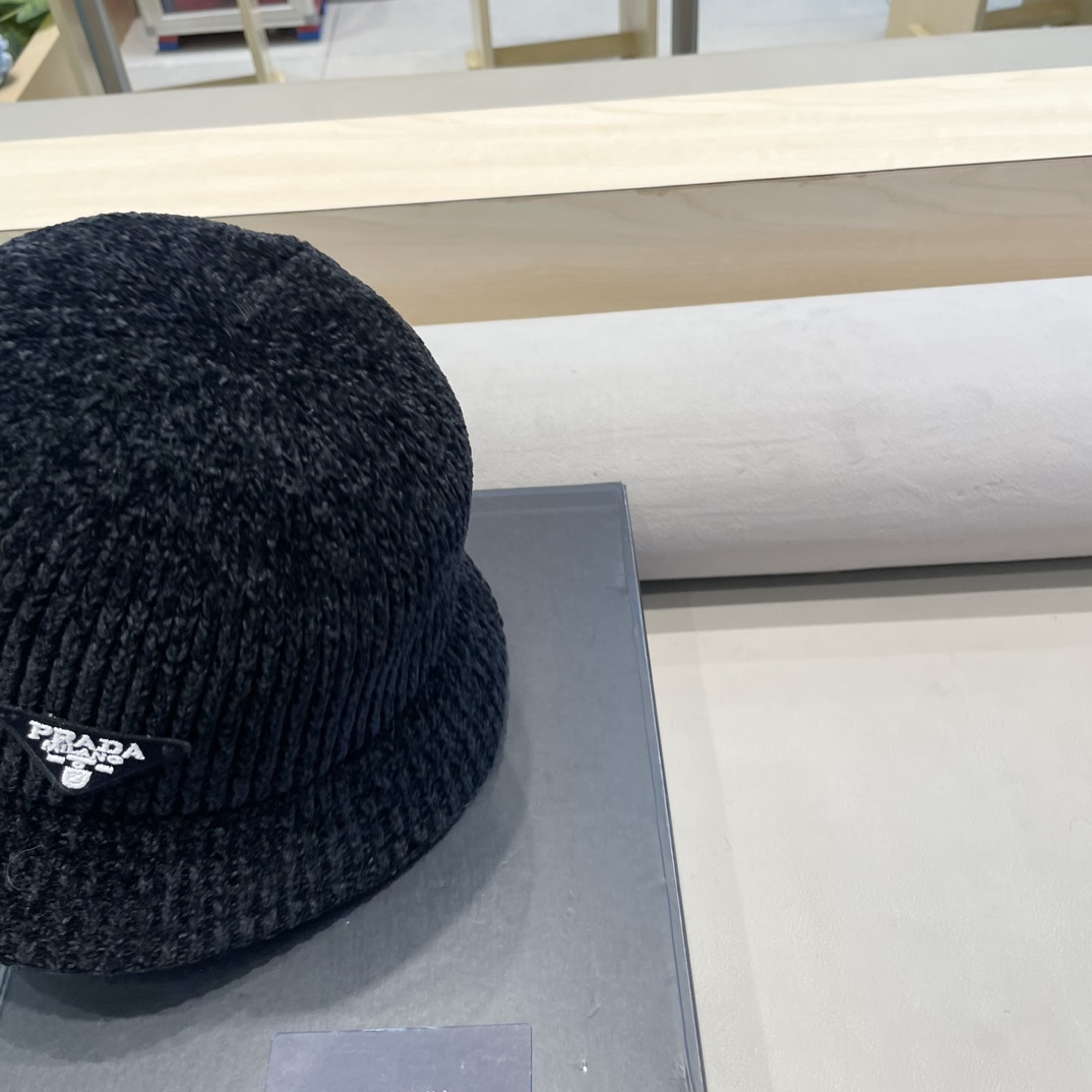 普拉达Prada纯色针织雪尼尔渔夫帽女大檐秋冬百搭休闲韩版显脸小网红水桶盆帽