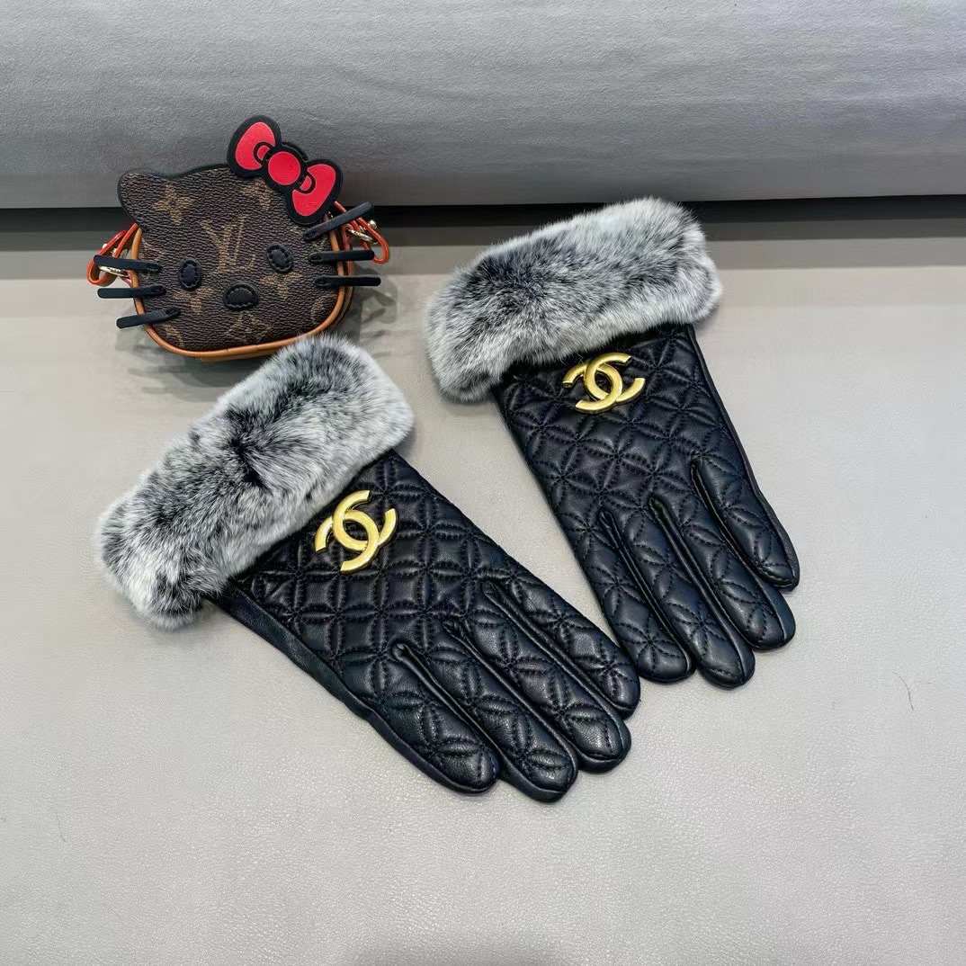 Chanel 香奈儿2024秋冬双C懒兔毛羊皮手套👍手机触屏，值得对比。。同款不同品质，秒杀市场差产品，