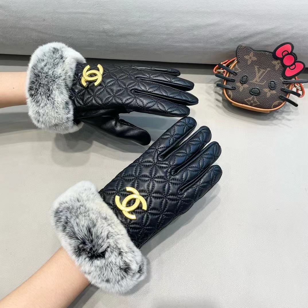Chanel 香奈儿2024秋冬双C懒兔毛羊皮手套👍手机触屏，值得对比。。同款不同品质，秒杀市场差产品，