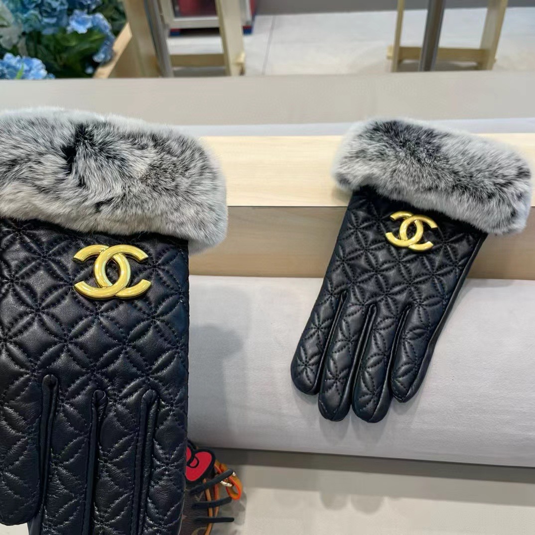 Chanel 香奈儿2024秋冬双C懒兔毛羊皮手套👍手机触屏，值得对比。。同款不同品质，秒杀市场差产品，