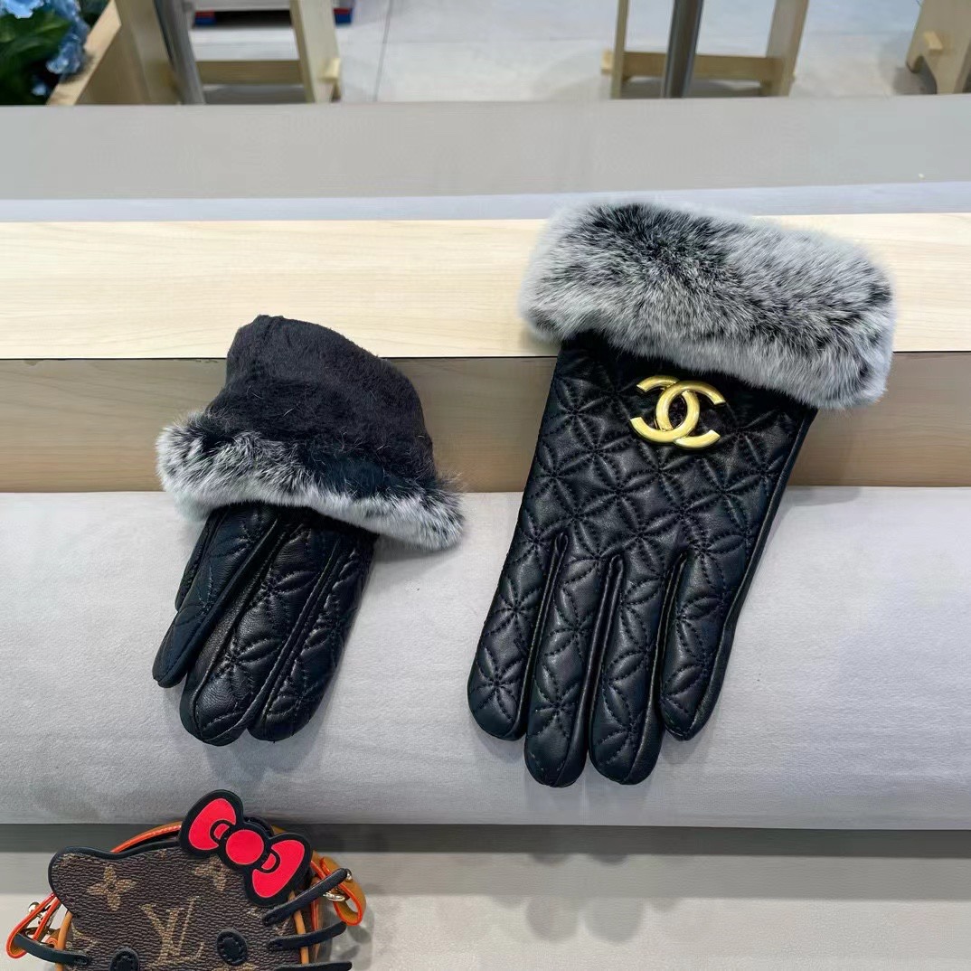 Chanel 香奈儿2024秋冬双C懒兔毛羊皮手套👍手机触屏，值得对比。。同款不同品质，秒杀市场差产品，