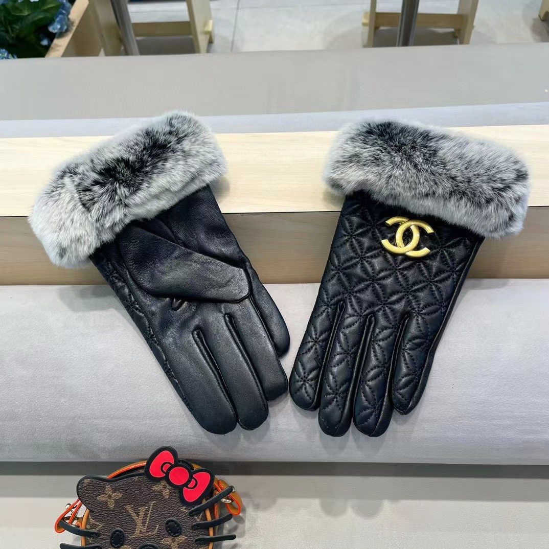 Chanel 香奈儿2024秋冬双C懒兔毛羊皮手套👍手机触屏，值得对比。。同款不同品质，秒杀市场差产品，