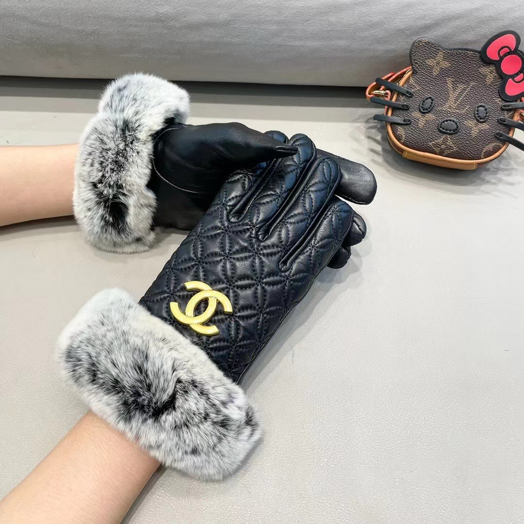 Chanel 香奈儿2024秋冬双C懒兔毛羊皮手套👍手机触屏，值得对比。。同款不同品质，秒杀市场差产品，