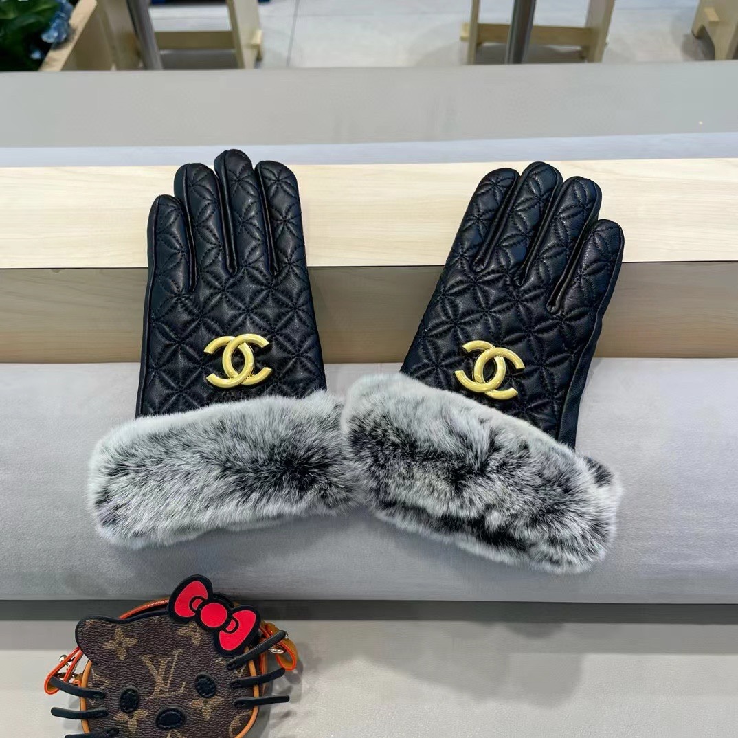 Chanel 香奈儿2024秋冬双C懒兔毛羊皮手套👍手机触屏，值得对比。。同款不同品质，秒杀市场差产品，
