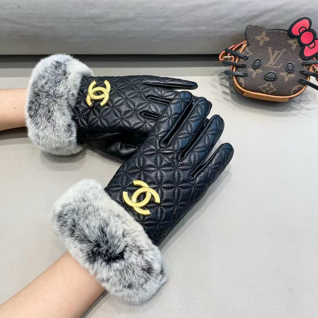 Chanel 香奈儿2024秋冬双C懒兔毛羊皮手套👍手机触屏，值得对比。。同款不同品质，秒杀市场差产品，