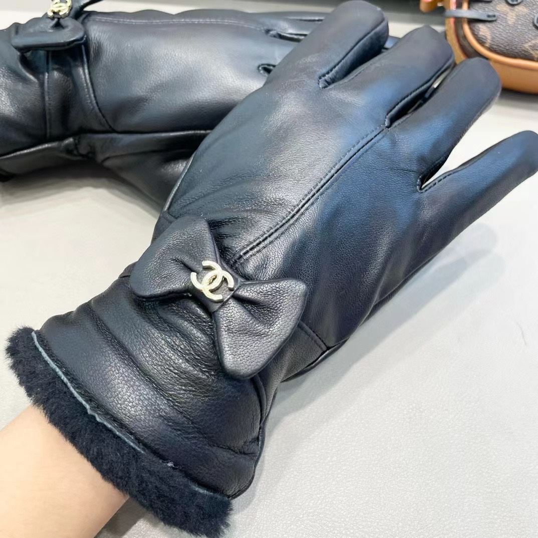 香奈儿女款羊皮手套，时尚手套，秋冬保暖加绒内里，经典简洁💕上手超舒适柔软、百搭！ML