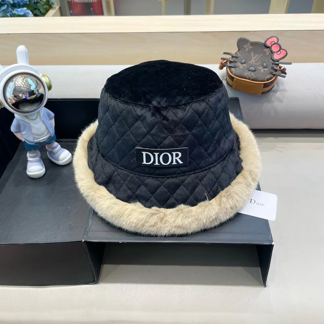 Dior帽子女款秋冬季素颜百搭保暖加厚渔夫帽冬天护耳毛绒盆帽2024新款