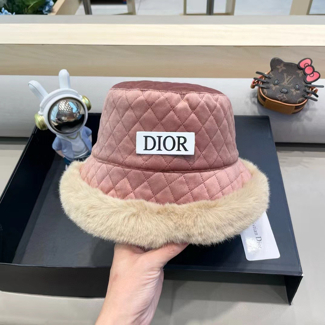 Dior帽子女款秋冬季素颜百搭保暖加厚渔夫帽冬天护耳毛绒盆帽2024新款