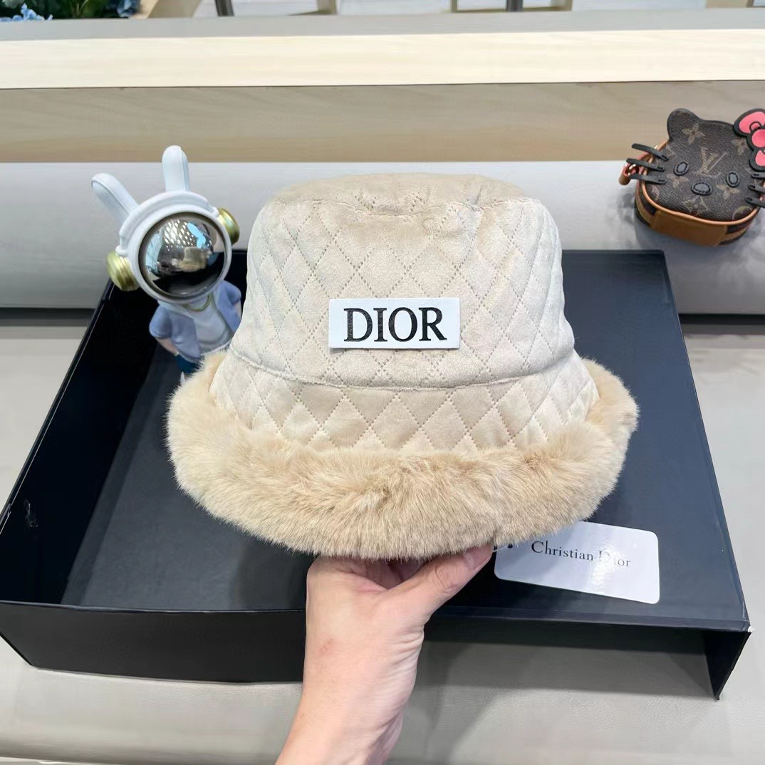 Dior帽子女款秋冬季素颜百搭保暖加厚渔夫帽冬天护耳毛绒盆帽2024新款