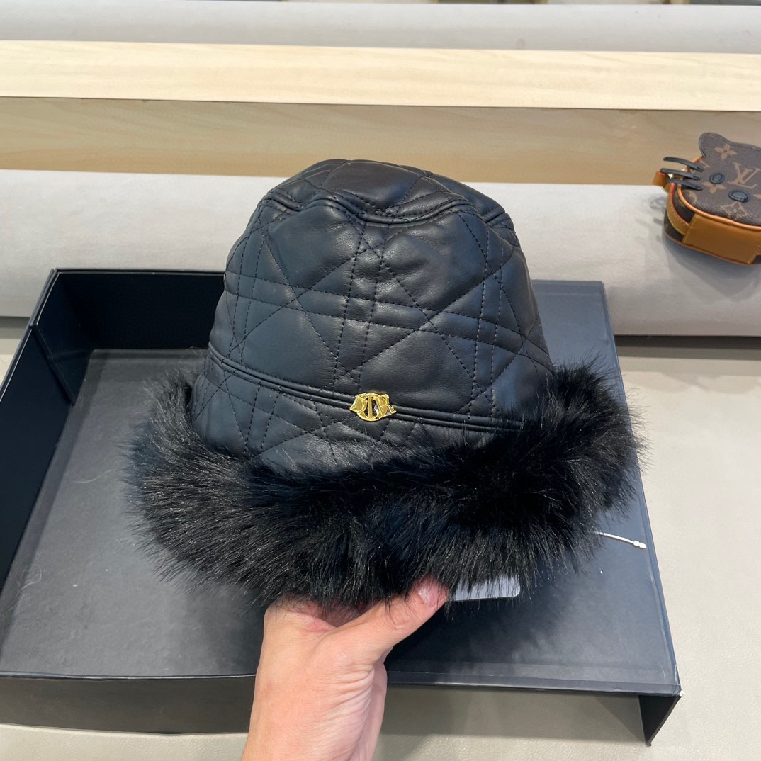 DIOR迪奥高级感水貂毛边菱格纹皮质渔夫帽冬季加绒百搭洋气显脸小水桶盆帽