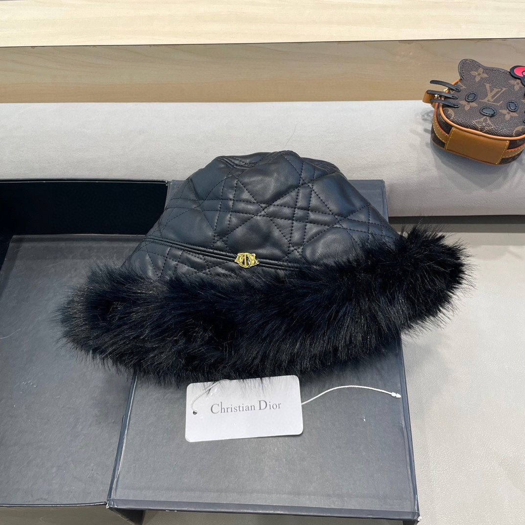 DIOR迪奥高级感水貂毛边菱格纹皮质渔夫帽冬季加绒百搭洋气显脸小水桶盆帽
