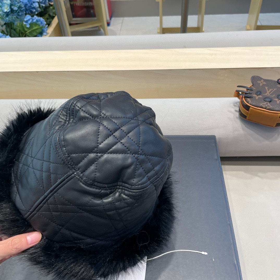 DIOR迪奥高级感水貂毛边菱格纹皮质渔夫帽冬季加绒百搭洋气显脸小水桶盆帽