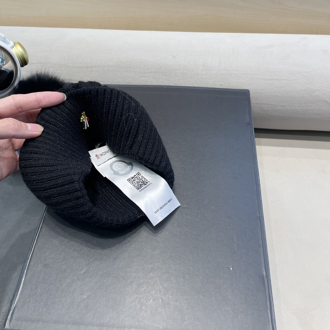   moncler加绒毛线帽女款冬季保暖加厚百搭冷帽防风麻花针织帽护耳学生帽子