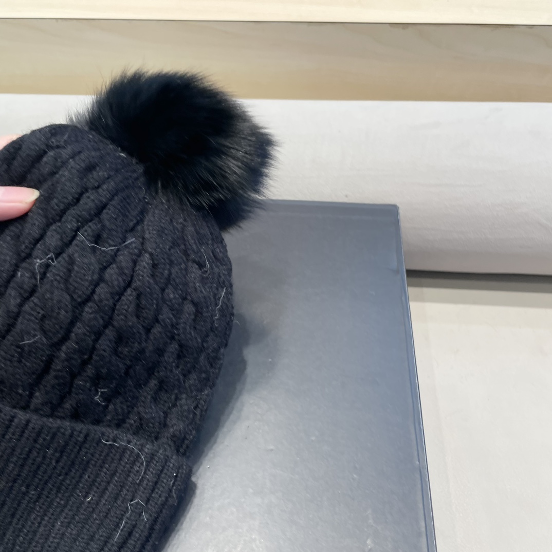   moncler加绒毛线帽女款冬季保暖加厚百搭冷帽防风麻花针织帽护耳学生帽子