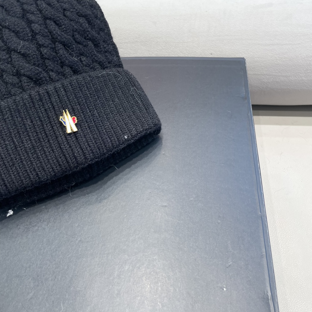   moncler加绒毛线帽女款冬季保暖加厚百搭冷帽防风麻花针织帽护耳学生帽子