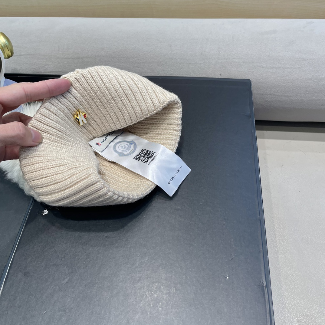   moncler加绒毛线帽女款冬季保暖加厚百搭冷帽防风麻花针织帽护耳学生帽子