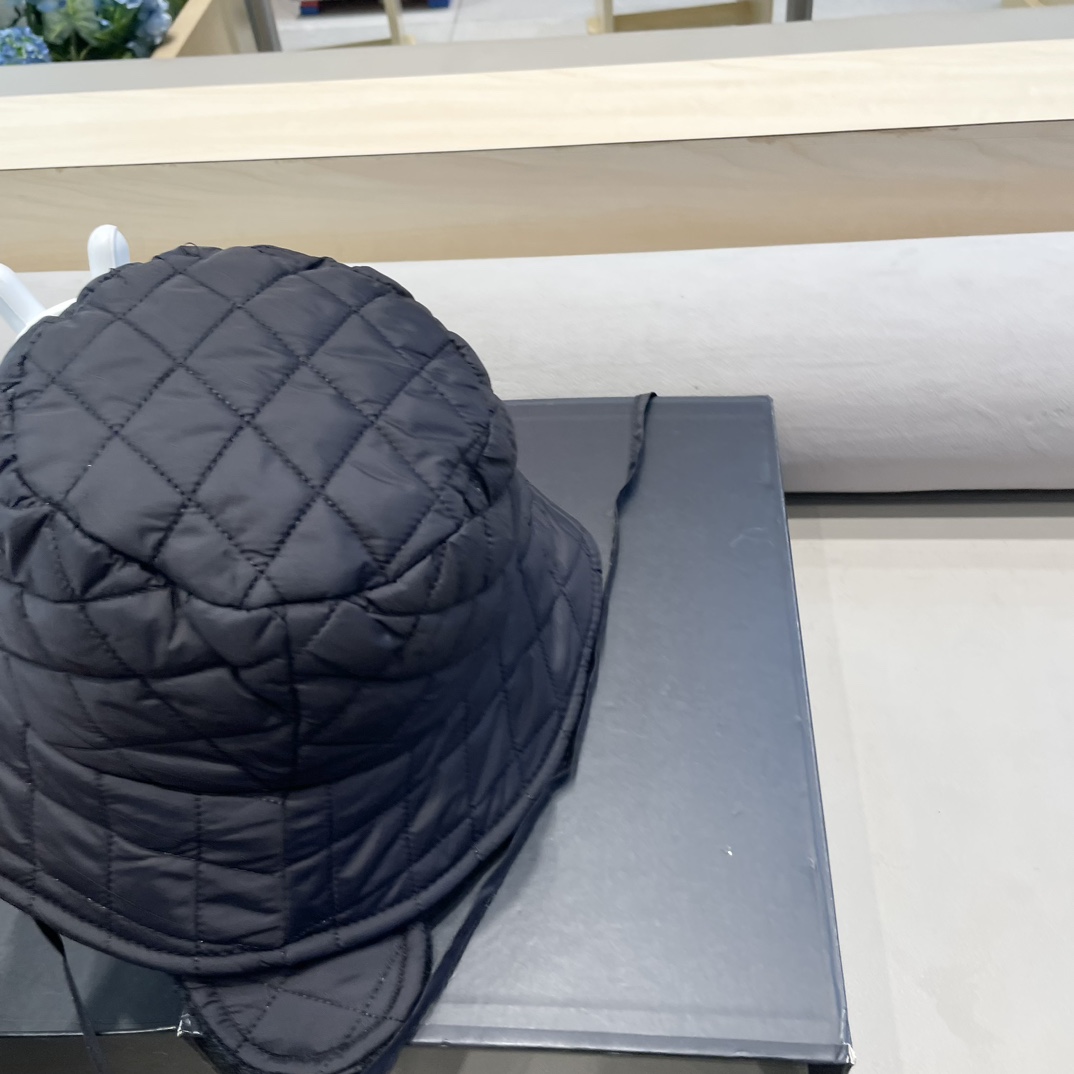 moncler羽绒棉新款羊羔绒渔夫帽女秋冬保暖护耳帽时尚百搭素颜遮脸帽
