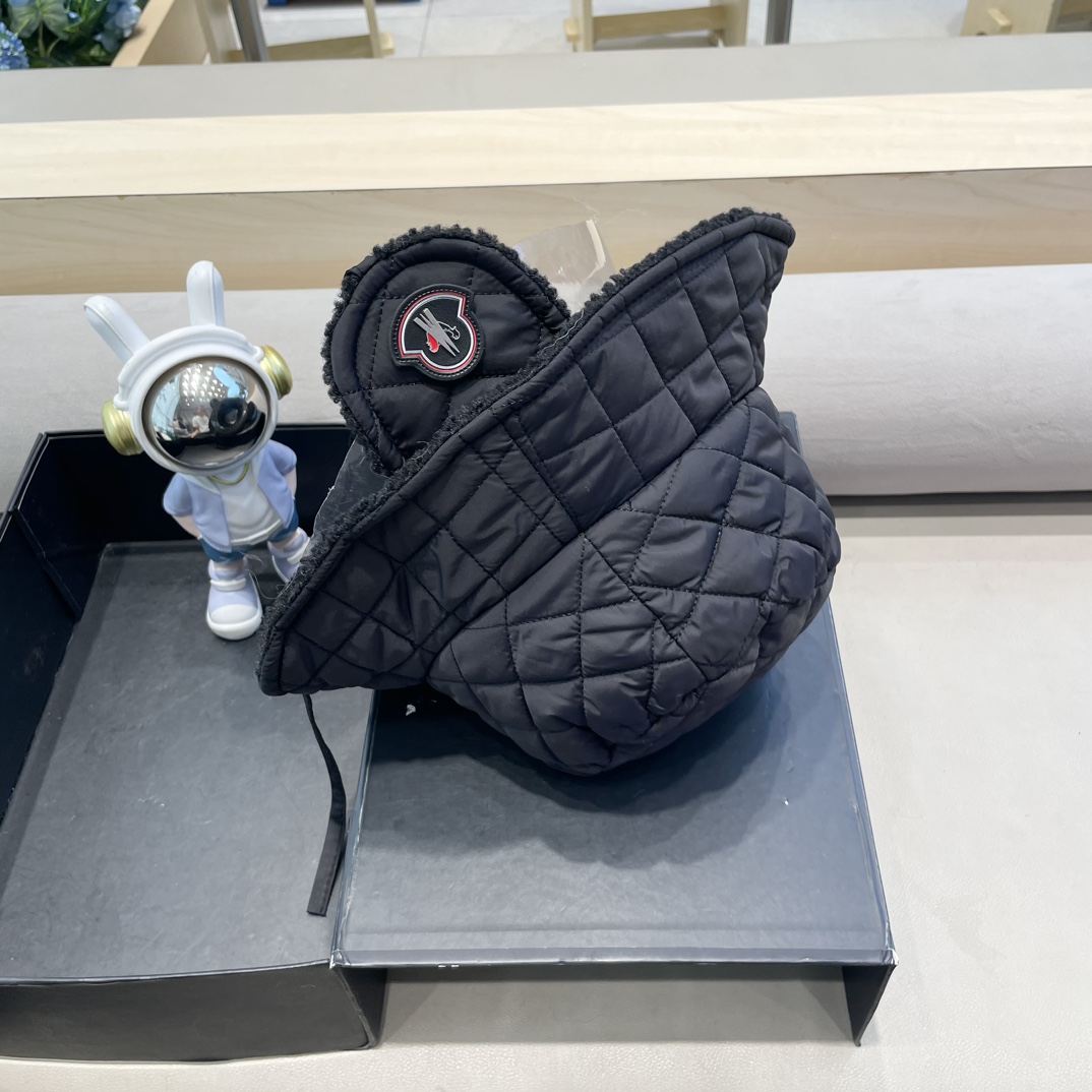 moncler羽绒棉新款羊羔绒渔夫帽女秋冬保暖护耳帽时尚百搭素颜遮脸帽