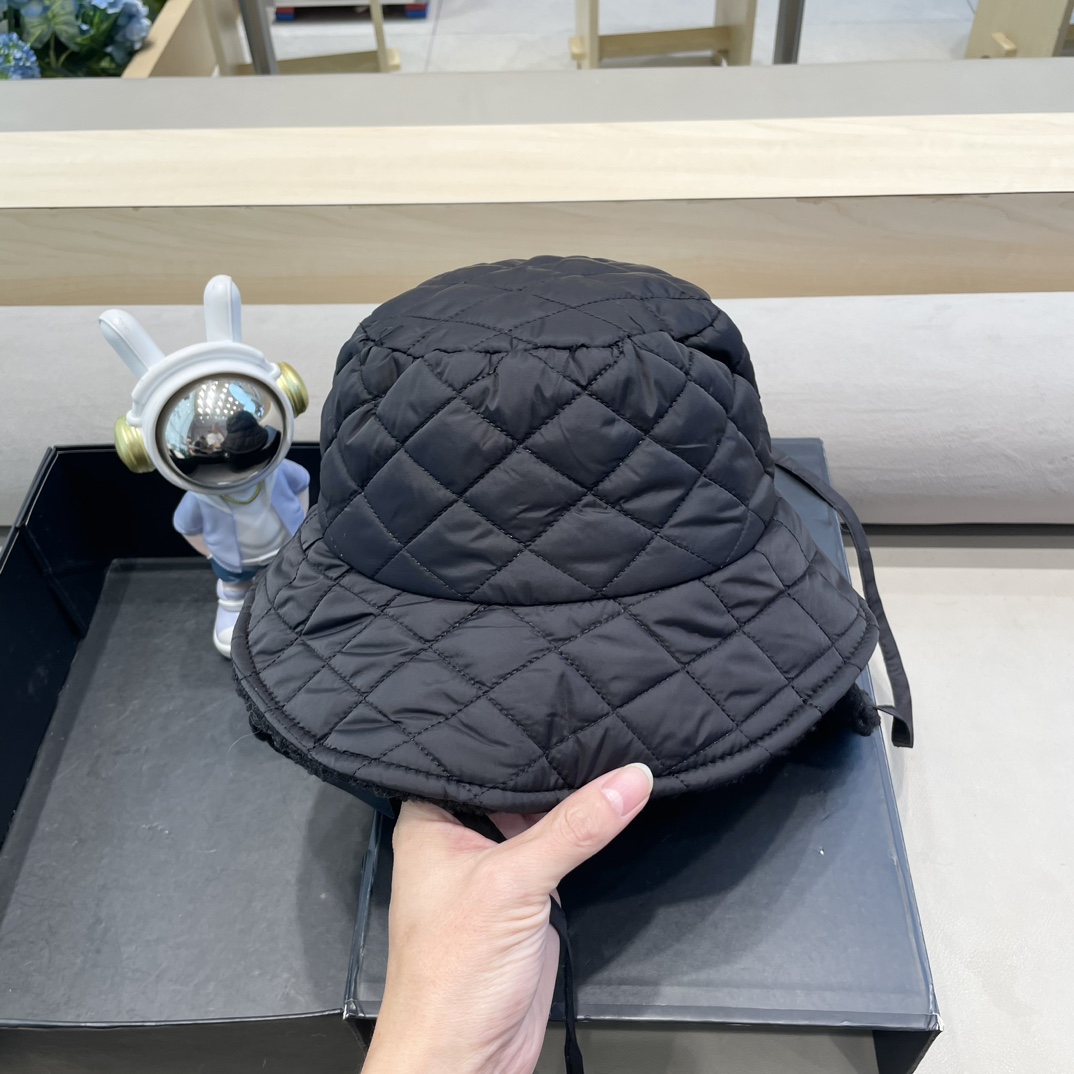 moncler羽绒棉新款羊羔绒渔夫帽女秋冬保暖护耳帽时尚百搭素颜遮脸帽