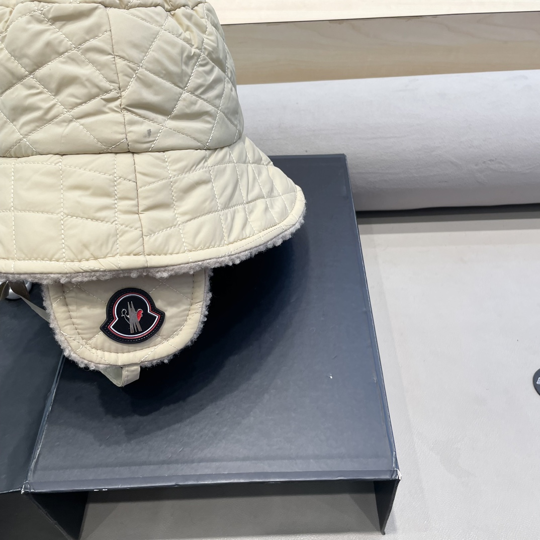 moncler羽绒棉新款羊羔绒渔夫帽女秋冬保暖护耳帽时尚百搭素颜遮脸帽