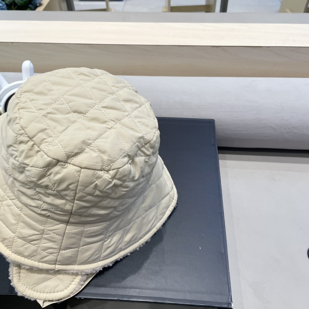 moncler羽绒棉新款羊羔绒渔夫帽女秋冬保暖护耳帽时尚百搭素颜遮脸帽