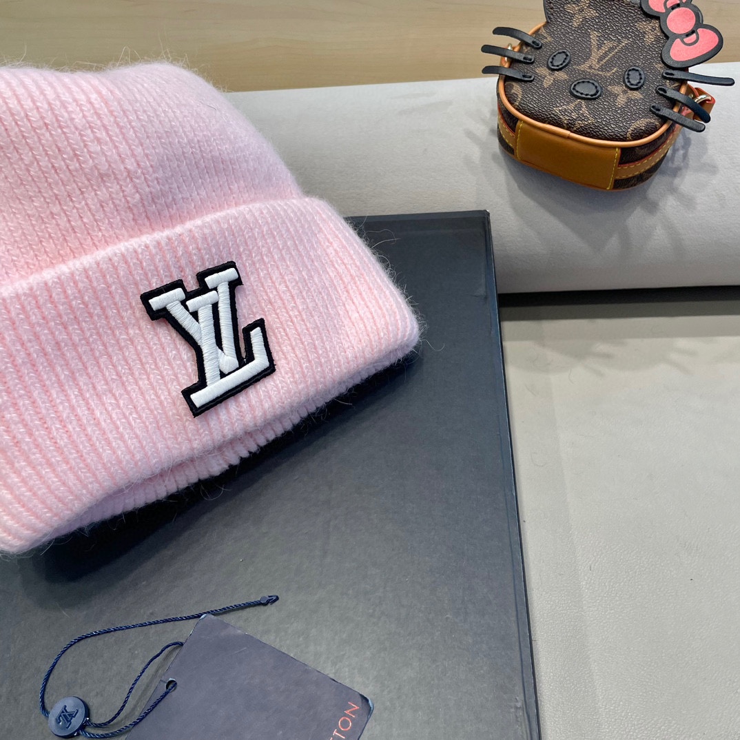  上新！路易威登 LouisVuitton 针织毛线帽！小姐姐的冬日最爱～随便搭配什么衣服都好看！又减龄