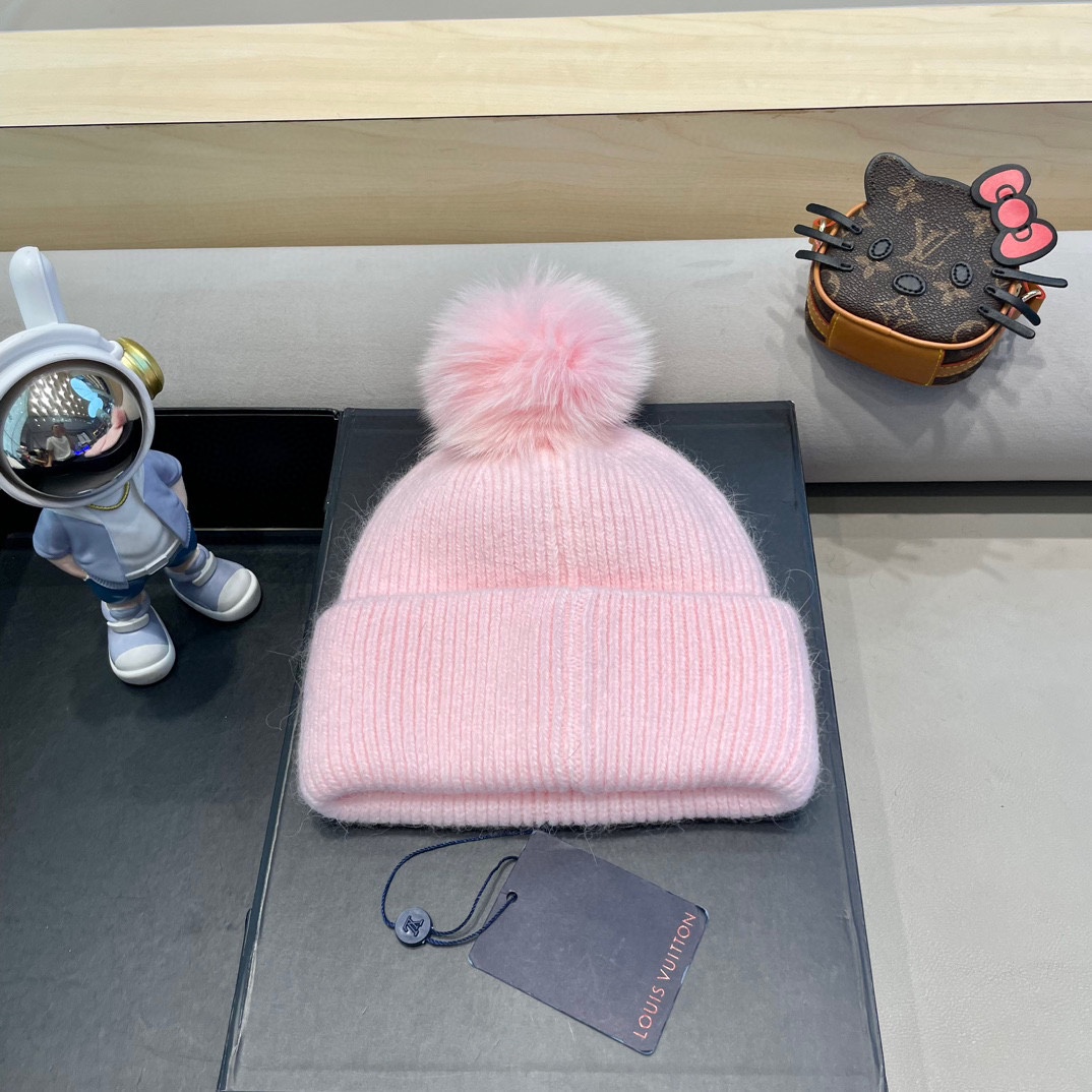  上新！路易威登 LouisVuitton 针织毛线帽！小姐姐的冬日最爱～随便搭配什么衣服都好看！又减龄