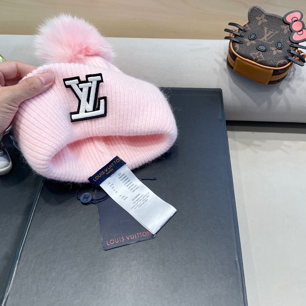  上新！路易威登 LouisVuitton 针织毛线帽！小姐姐的冬日最爱～随便搭配什么衣服都好看！又减龄