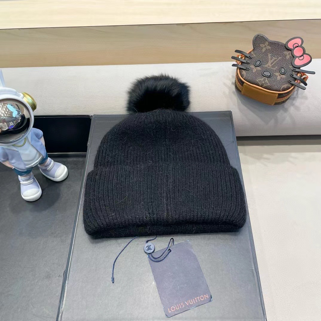  上新！路易威登 LouisVuitton 针织毛线帽！小姐姐的冬日最爱～随便搭配什么衣服都好看！又减龄