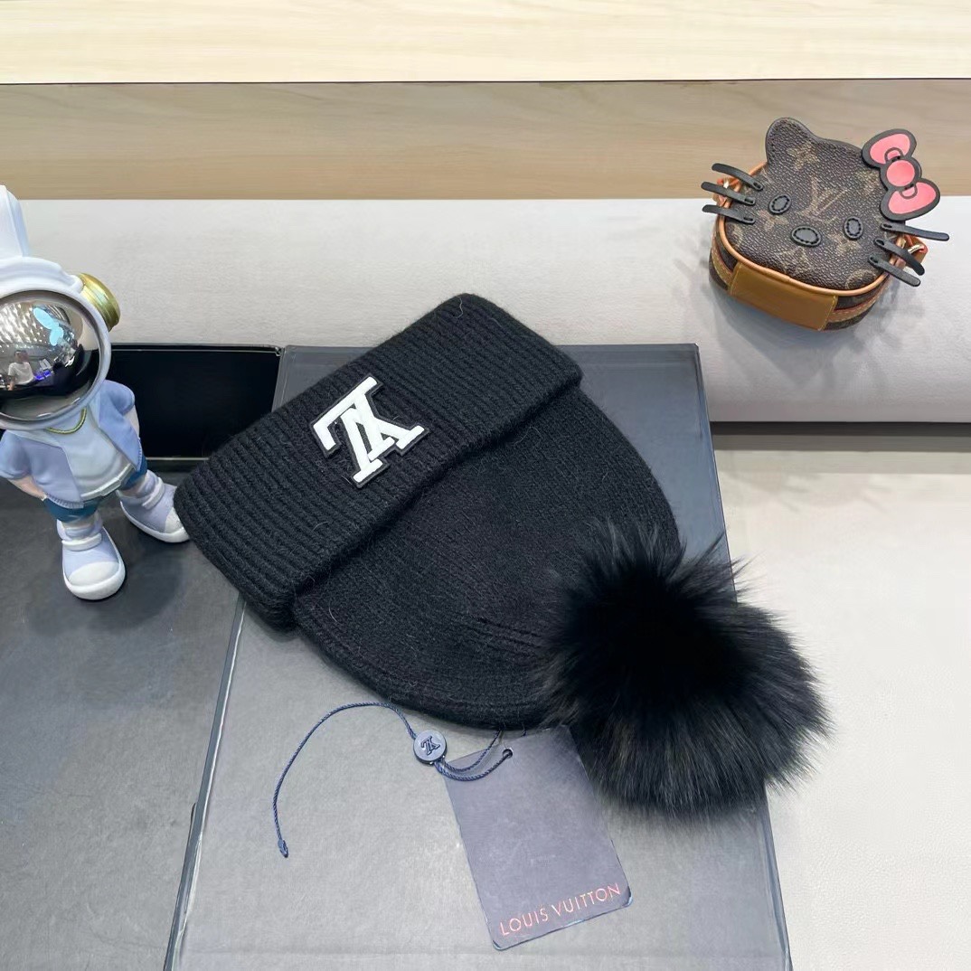  上新！路易威登 LouisVuitton 针织毛线帽！小姐姐的冬日最爱～随便搭配什么衣服都好看！又减龄