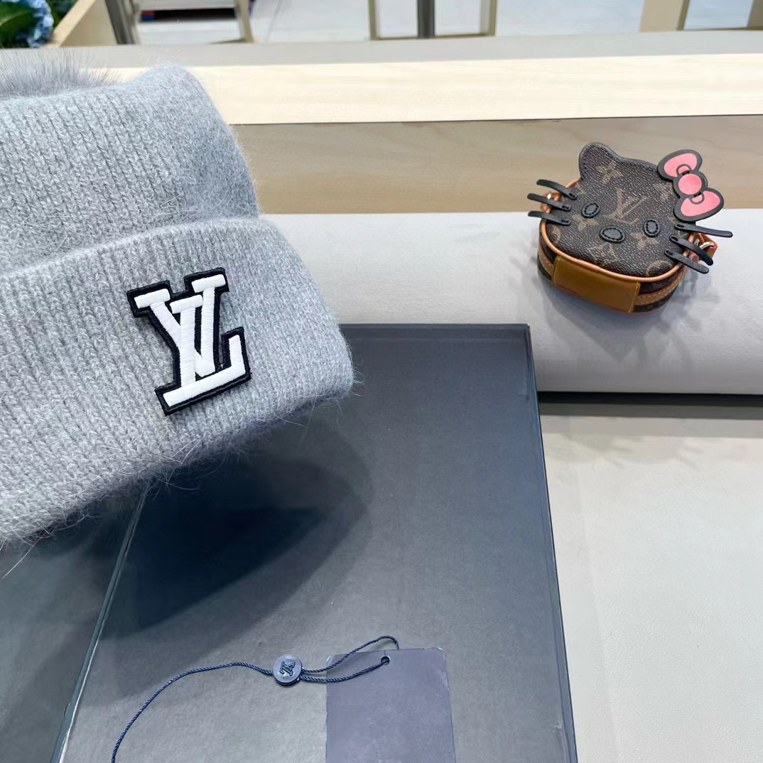  上新！路易威登 LouisVuitton 针织毛线帽！小姐姐的冬日最爱～随便搭配什么衣服都好看！又减龄