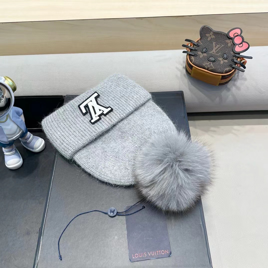  上新！路易威登 LouisVuitton 针织毛线帽！小姐姐的冬日最爱～随便搭配什么衣服都好看！又减龄