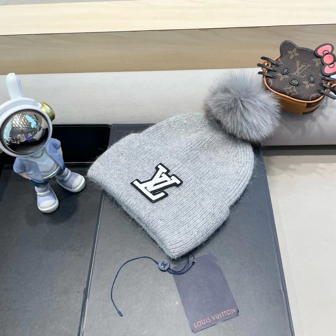  上新！路易威登 LouisVuitton 针织毛线帽！小姐姐的冬日最爱～随便搭配什么衣服都好看！又减龄