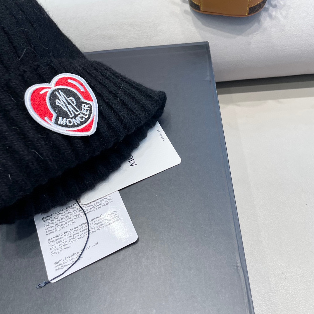 【MONCELER蒙口】2024秋冬新款兔毛毛线帽，设计款男女可戴，出街超好搭配！