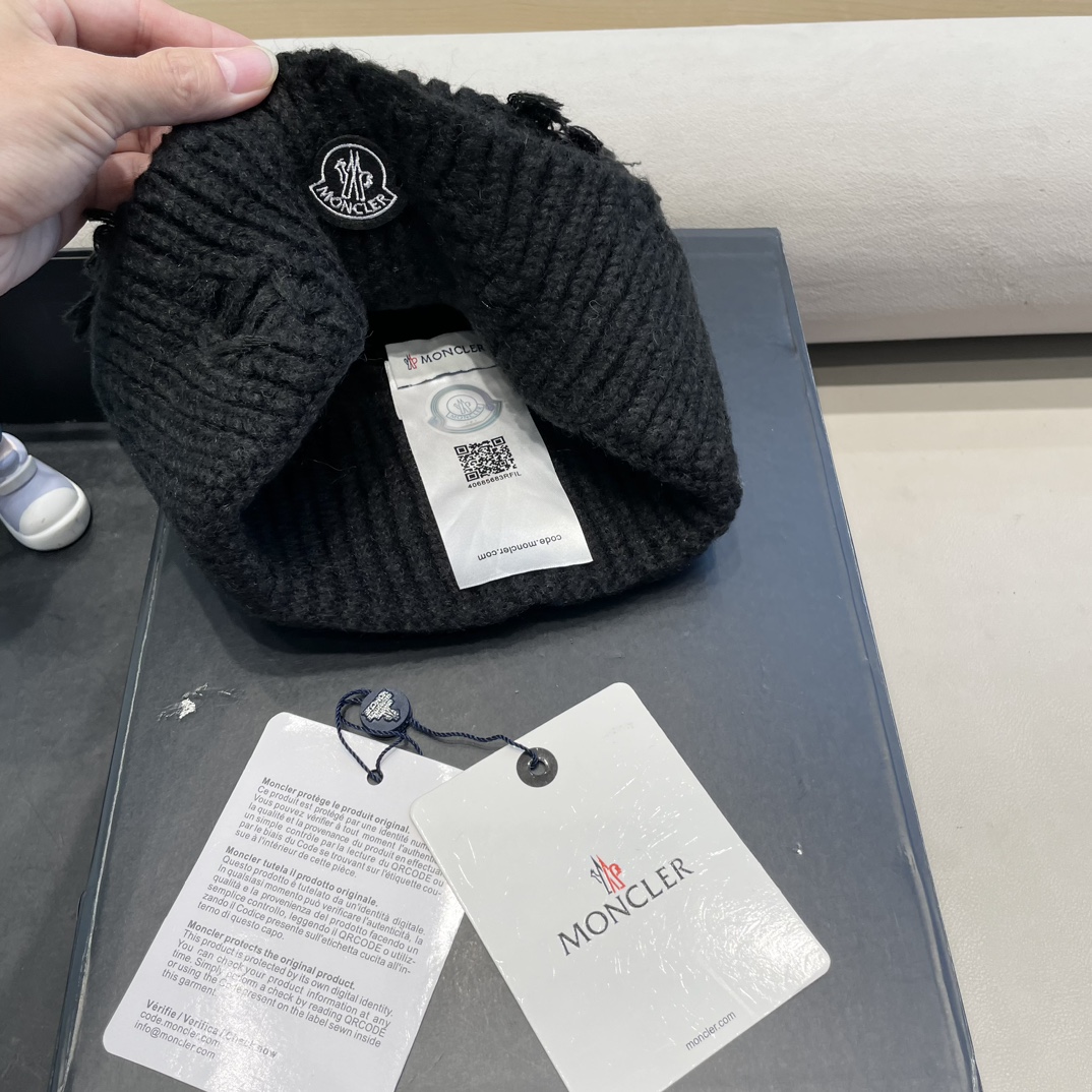   moncler韩版休闲百搭情侣帽大头围针织帽子女秋冬保暖护耳破洞毛线帽潮流