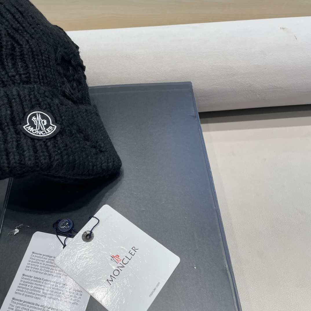  moncler韩版休闲百搭情侣帽大头围针织帽子女秋冬保暖护耳破洞毛线帽潮流
