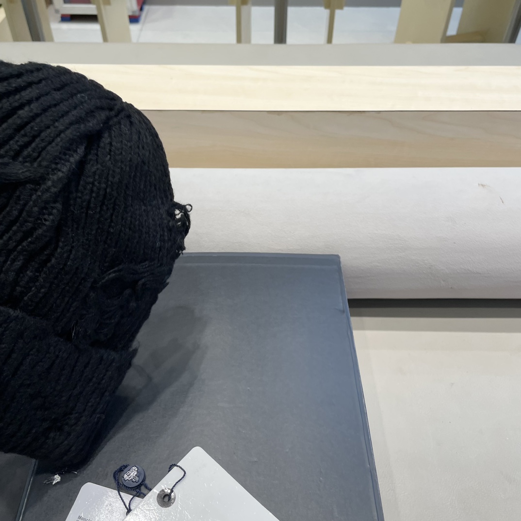   moncler韩版休闲百搭情侣帽大头围针织帽子女秋冬保暖护耳破洞毛线帽潮流