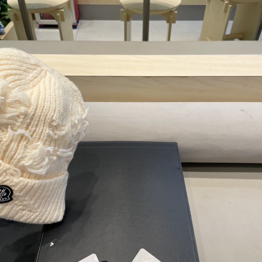   moncler韩版休闲百搭情侣帽大头围针织帽子女秋冬保暖护耳破洞毛线帽潮流
