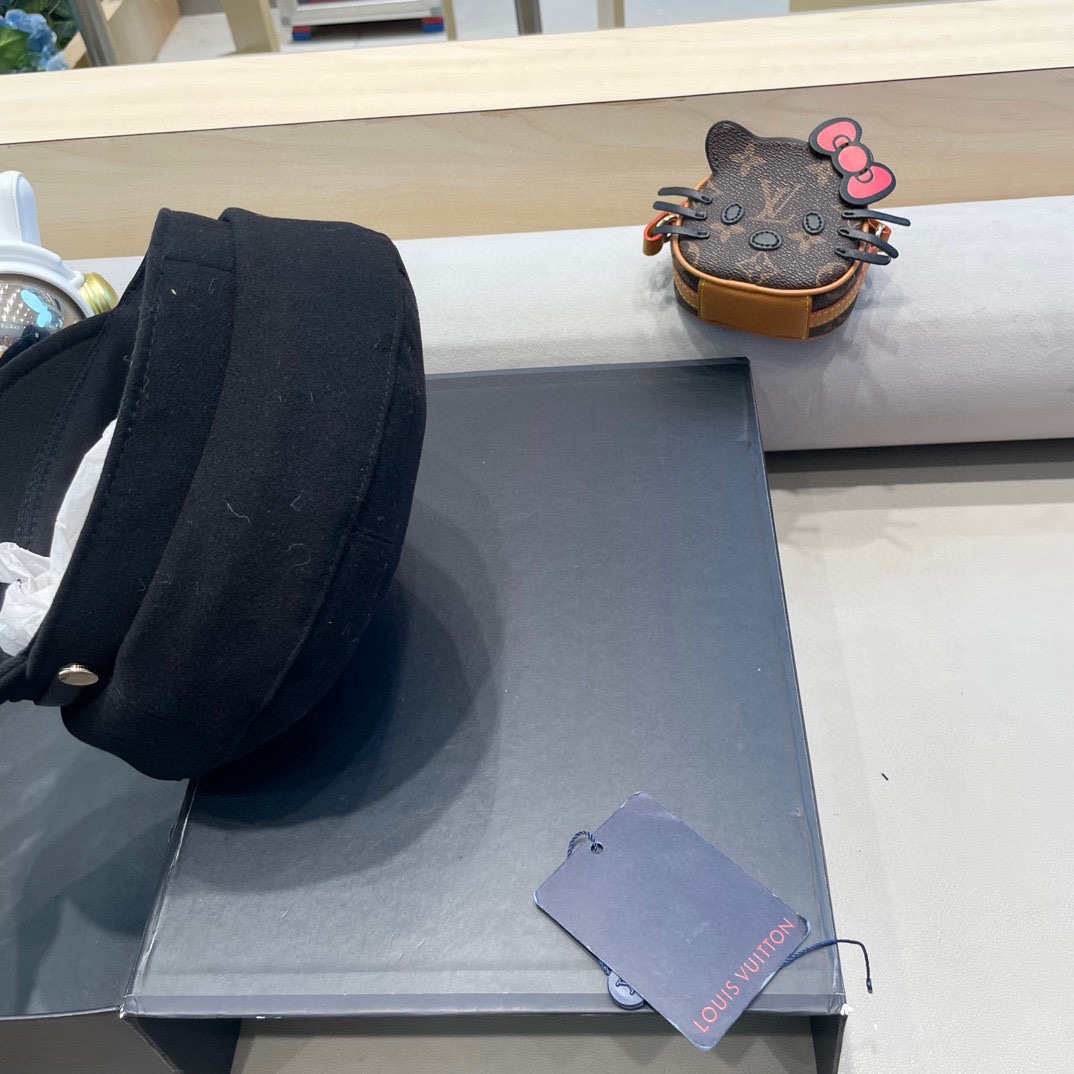  路易威登黑色贝雷帽女秋冬新款日系大头围蓓蕾帽显脸小八角画家帽子春