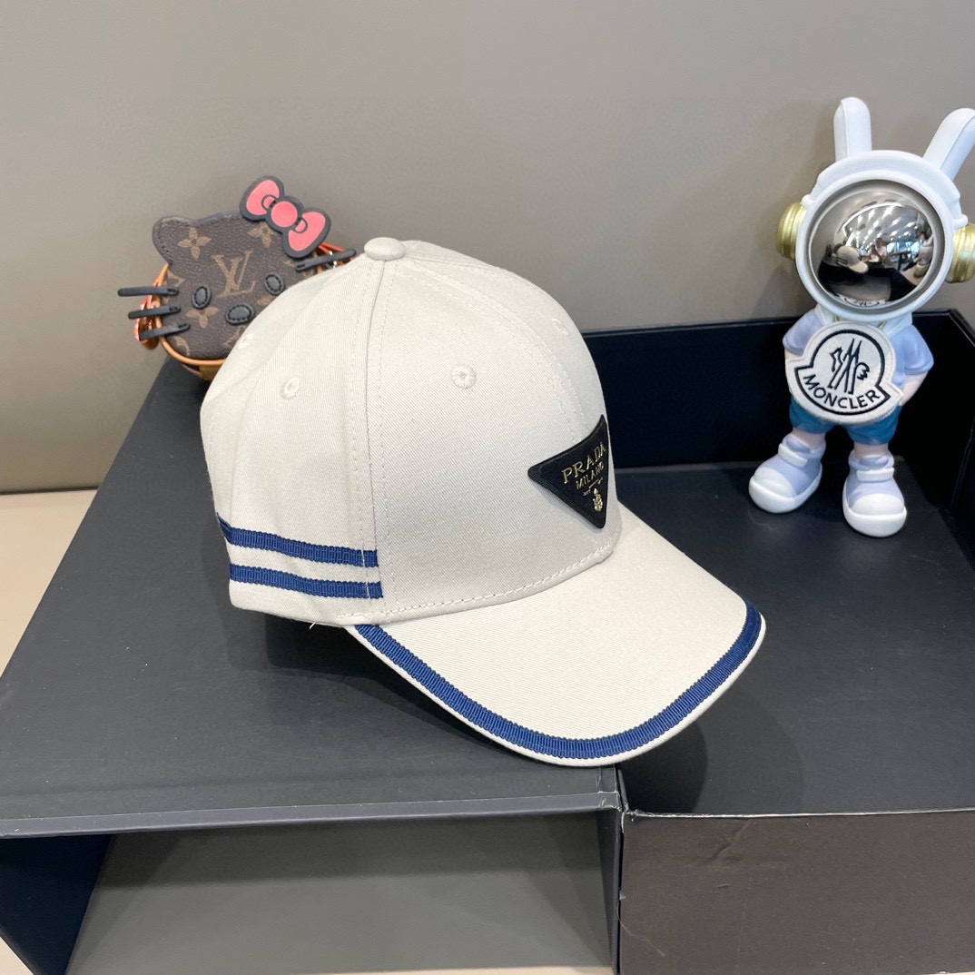  PRADA 普拉达 新品棒球帽 代购版本！时尚潮流，高端做工！非一般的品质，细节看实拍哦