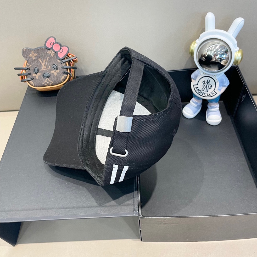  PRADA 普拉达 新品棒球帽 代购版本！时尚潮流，高端做工！非一般的品质，细节看实拍哦