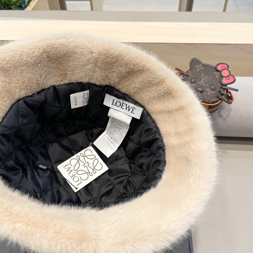  罗意威loewe秋冬渔夫帽女韩版毛边设计加厚保暖盆帽出游素颜显脸小百搭水桶帽