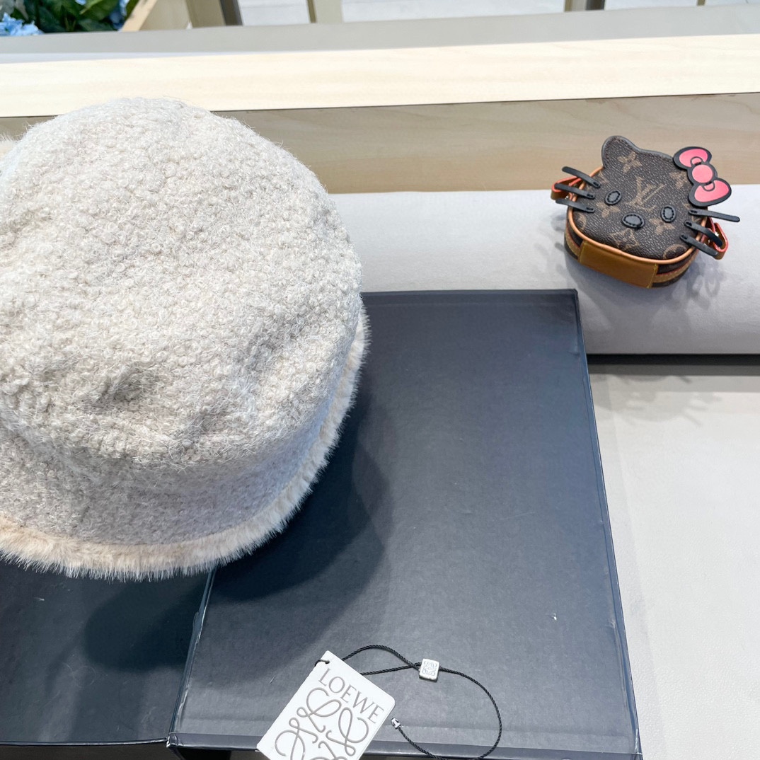  罗意威loewe秋冬渔夫帽女韩版毛边设计加厚保暖盆帽出游素颜显脸小百搭水桶帽
