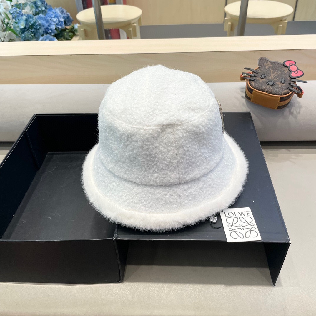  罗意威loewe秋冬渔夫帽女韩版毛边设计加厚保暖盆帽出游素颜显脸小百搭水桶帽