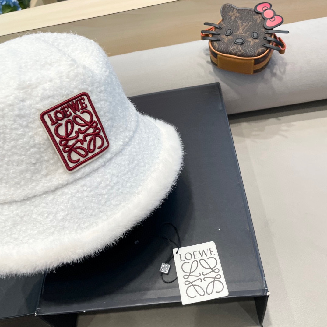  罗意威loewe秋冬渔夫帽女韩版毛边设计加厚保暖盆帽出游素颜显脸小百搭水桶帽