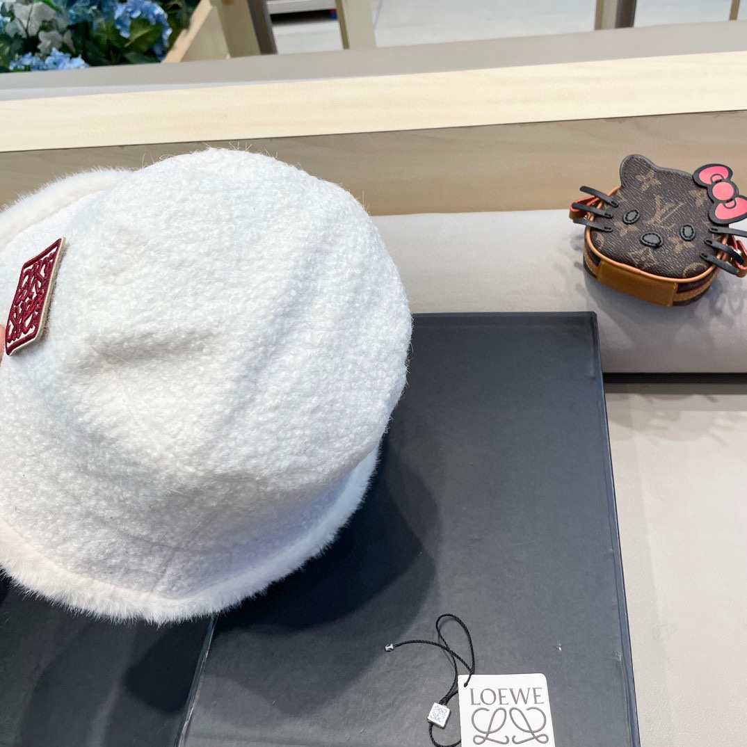  罗意威loewe秋冬渔夫帽女韩版毛边设计加厚保暖盆帽出游素颜显脸小百搭水桶帽