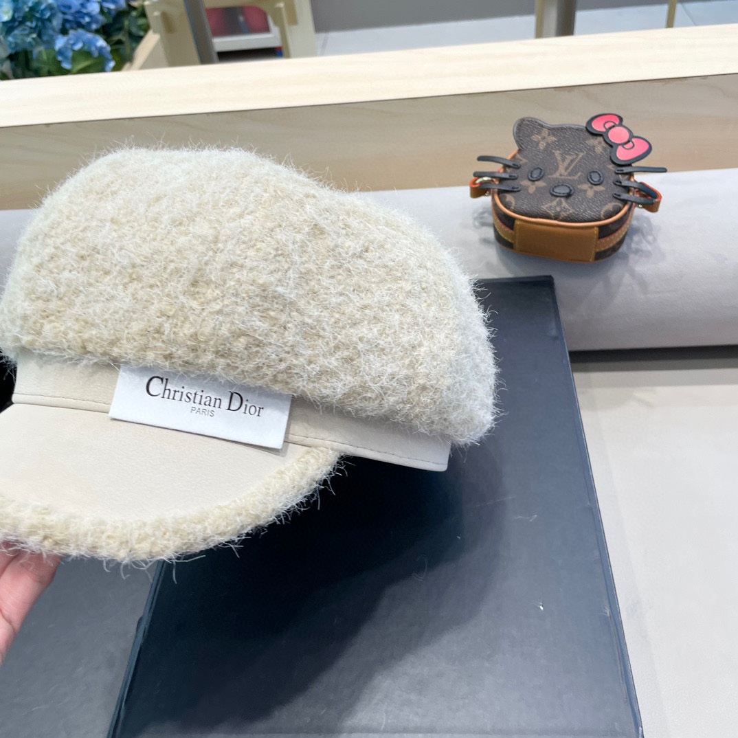  Dior迪奥新款韩版2024年秋冬休闲鸭舌帽   时尚字母拼接女士贝雷帽子