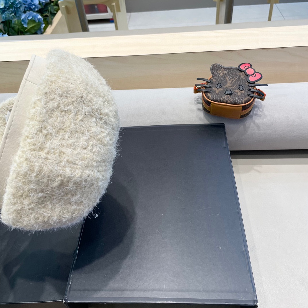  Dior迪奥新款韩版2024年秋冬休闲鸭舌帽   时尚字母拼接女士贝雷帽子