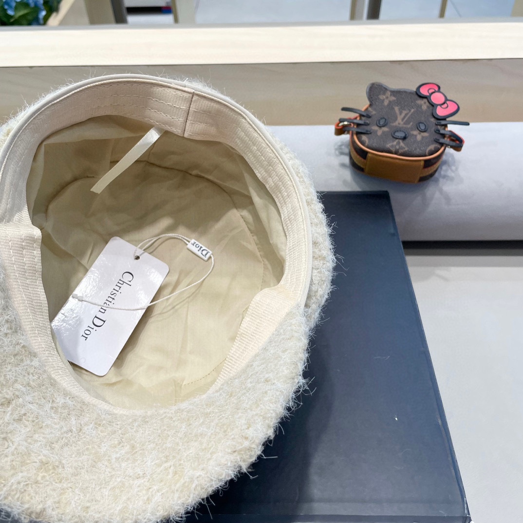  Dior迪奥新款韩版2024年秋冬休闲鸭舌帽   时尚字母拼接女士贝雷帽子